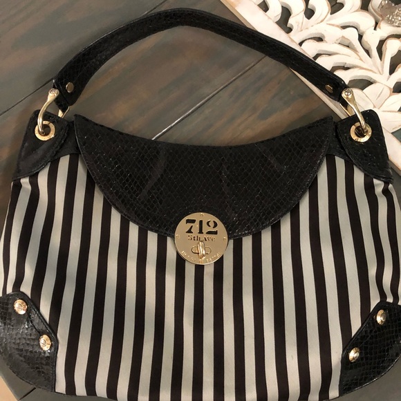 henri bendel Handbags - Henri Bendel purse